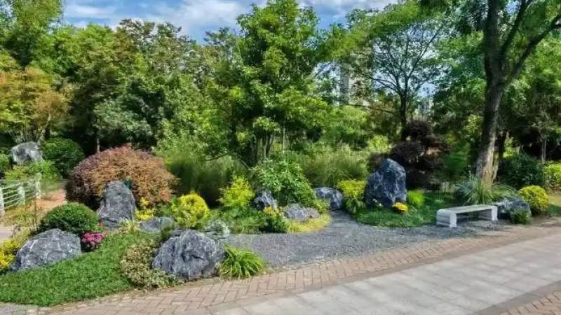 jinnianhui集团是什么来头?一文讲清它的业务版图与品牌脉络